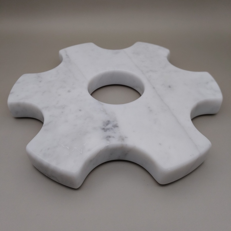Rouage en marbre blanc
