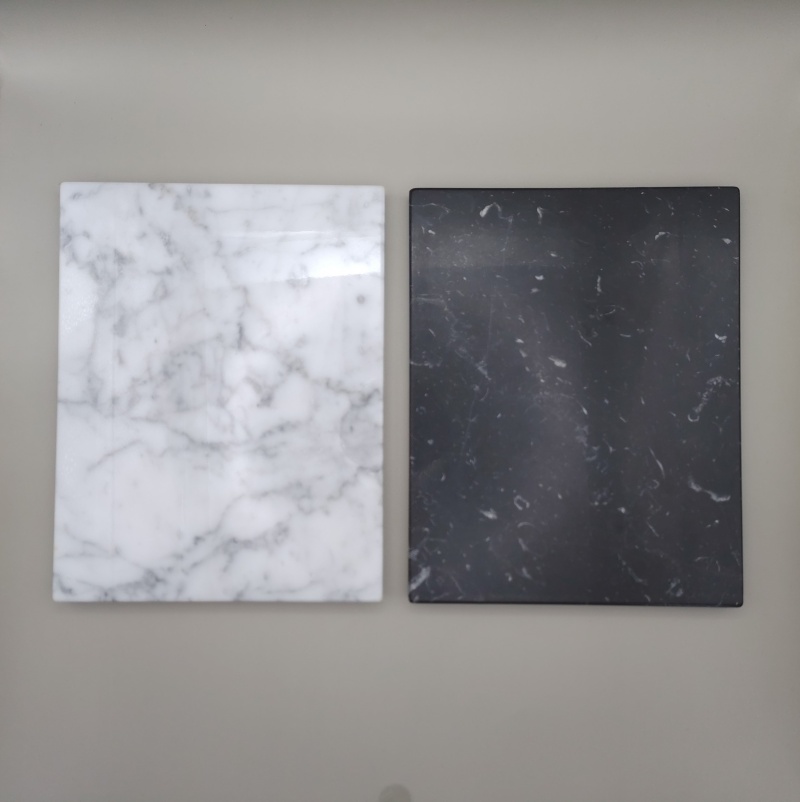 Planchettes en marbre blanc et en marbre noir