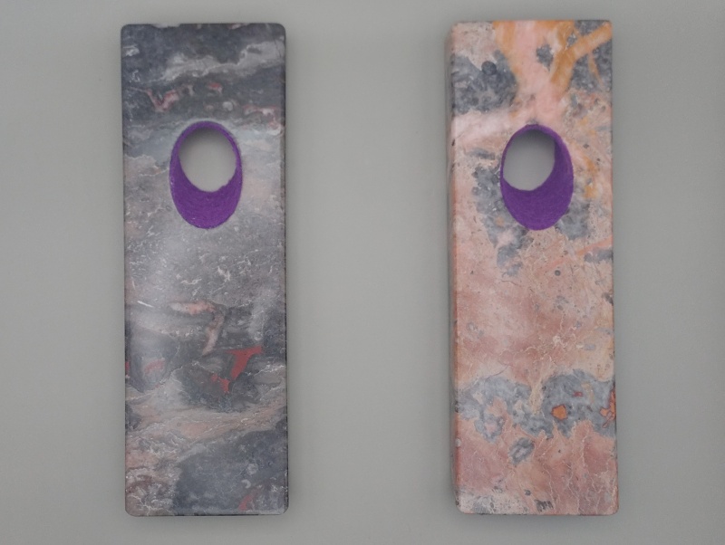 Présentoirs en marbres gris et rose
